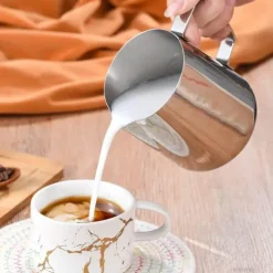 Tom Küche & Esszimmer-Milchaufschäumkrug aus Edelstahl – Barista-Werkzeug für Lattes und Cappuccinos