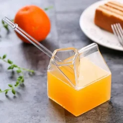 Plates u0026 More Küche & Esszimmer-Milchkarton-Glasbecher – süß, transparent, 300 ml, für Saft, Kaffee, Tee