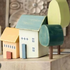 The Gilded Nest Babyspielzeug-Miniatur-Dorf-Dekor – nordischer Akzent aus Holz für das hügelige Zuhause