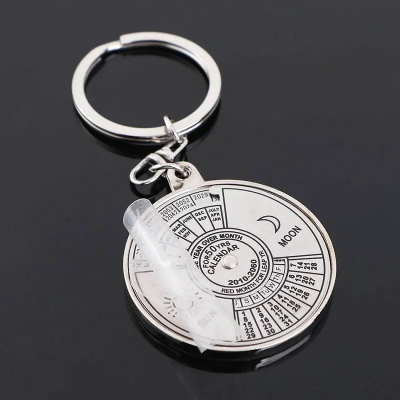 The Outdoor Vault Camping-Werkzeuge|Heimwerkzeuge-Mini-Kalender-Schlüsselanhänger aus Metall – Kreatives Zeitportal-Design