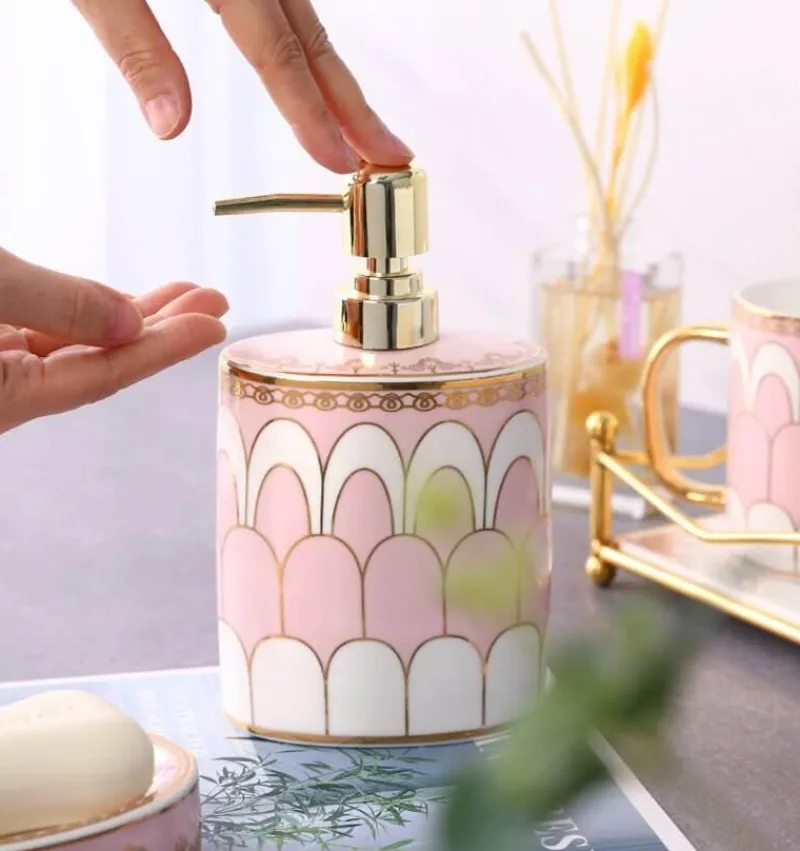 The Bath Nook Badezimmer-Modern Bathroom Accessory Set - Elegant Pasini Essentials