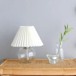 Bright Accents Beleuchtung-Moderne Glas-Tischlampe – Stilvolle Plissee-Beleuchtung für Zuhause