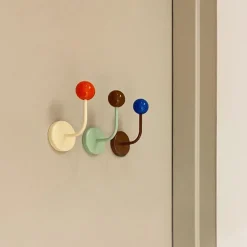 The Lounge Loft Wohndeko-Moderner Beistelltisch aus Holz – Stilvolle Akzentmöbel