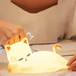 The Light Loft Beleuchtung-Nachtlampe mit liegender Katze – süßes Dekolicht für Kinder