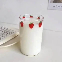 Plates u0026 More Küche & Esszimmer-Nana Erdbeer-Glasbecher – süßer, hitzebeständiger, transparenter Wasserbecher