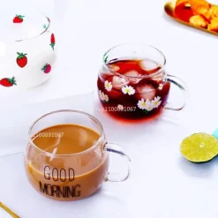 Plates u0026 More Küche & Esszimmer-Niedliche Glastasse mit Buchstaben – 380 ml Erdbeer-Tee-/Kaffeetasse