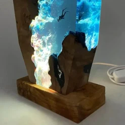 The Finishing Touch Wohndeko-Ocean Krest LED-Nachtlicht – Lampe mit Ozean-Motiv