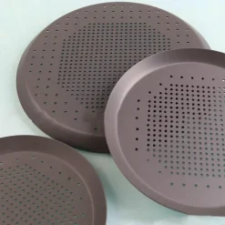 Tom Küche & Esszimmer-Pizzablech aus Aluminium mit Lochern – dickes, langlebiges Backgeschirr für perfekte Krusten