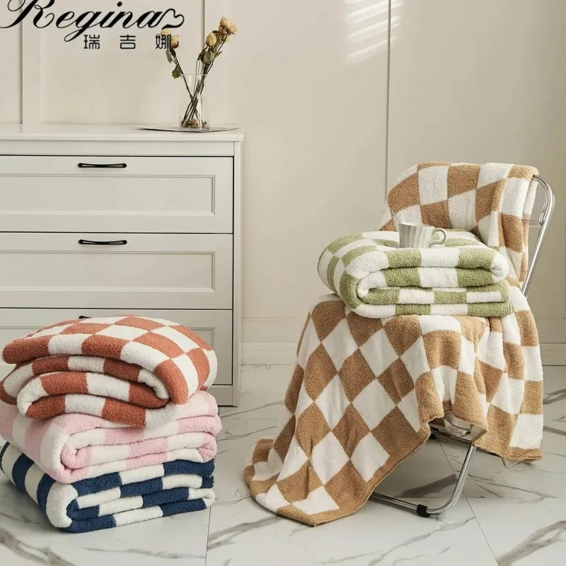 Cozy Haven Bettzeug-Plüschdecke mit Schachbrettmuster – weicher Überwurf für Sofa und Heimdekoration