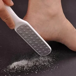 The Relaxation Nook Männerpflege|Körperpflege-Professioneller Hornhautentferner aus Edelstahl – Doppelseitiges Werkzeug zum Entfernen abgestorbener Haut