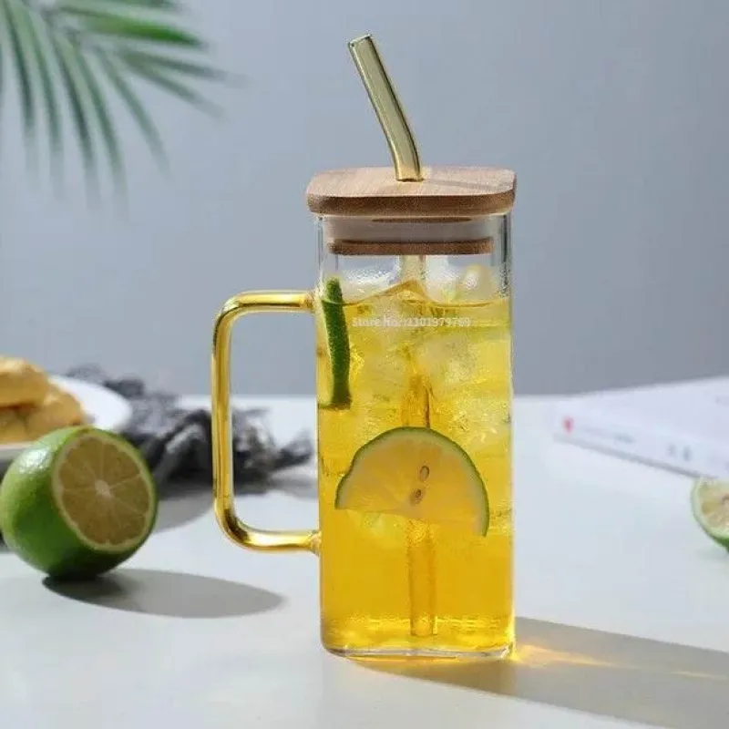 Plates u0026 More Küche & Esszimmer-Quadratischer Becher mit Deckel und Strohhalm – 350 ml, Trinkglas mit farbigem Griff