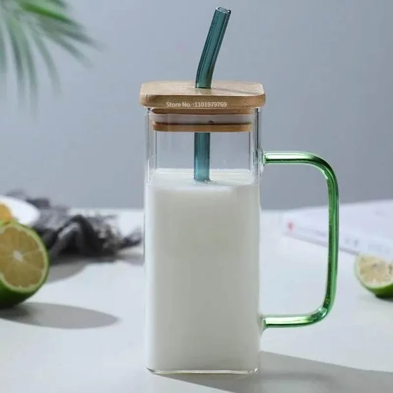 Plates u0026 More Küche & Esszimmer-Quadratischer Becher mit Deckel und Strohhalm – 350 ml, Trinkglas mit farbigem Griff