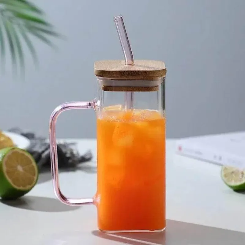 Plates u0026 More Küche & Esszimmer-Quadratischer Becher mit Deckel und Strohhalm – 350 ml, Trinkglas mit farbigem Griff