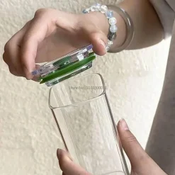 Plates u0026 More Küche & Esszimmer-Quadratisches Glasbecher-Set mit Strohhalm – Stilvolles, hitzebeständiges Trinkgeschirr für Milch und Kaffee