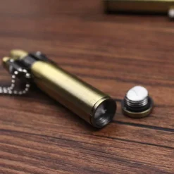 The Outdoor Vault Outdoor-Gadgets|Heimwerkzeuge-Retro Jet Feuerzeug Schlüsselanhänger - Metall Accessoire