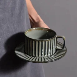 Plates u0026 More Küche & Esszimmer-Retro-Kaffeetassen-Set – Keramiktasse mit Untertasse und Löffel für das Café zu Hause