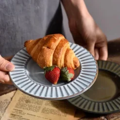Plates u0026 More Küche & Esszimmer-Retro-Kaffeetassen-Set – Keramiktasse mit Untertasse und Löffel für das Café zu Hause