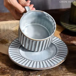 Plates u0026 More Küche & Esszimmer-Retro-Kaffeetassen-Set – Keramiktasse mit Untertasse und Löffel für das Café zu Hause