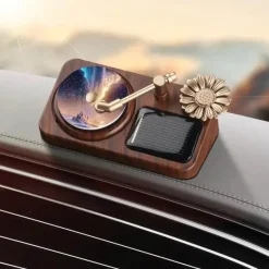 Wild u0026 Free Gear Autozubehör|Automobilindustrie-Retro-Plattenspieler-Auto-Lufterfrischer – rotierendes Solar-Design
