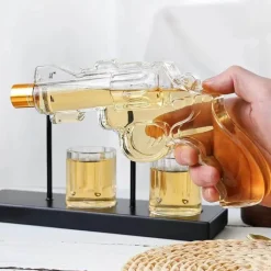 Timeless Touch Küche & Esszimmer-Revolver Whisky-Dekanter-Set – Einzigartiges Spirituosengeschenk mit Gläsern