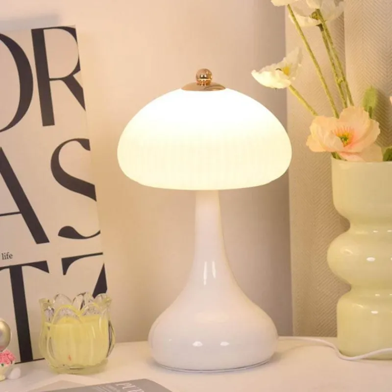 The Light Loft Beleuchtung-Romantische cremefarbene Tischlampe – elegantes Beleuchtungsdekor für Zuhause