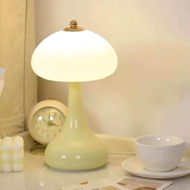 The Light Loft Beleuchtung-Romantische cremefarbene Tischlampe – elegantes Beleuchtungsdekor für Zuhause