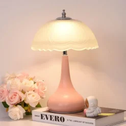 The Light Loft Beleuchtung-Romantische cremefarbene Tischlampe – elegantes Beleuchtungsdekor für Zuhause
