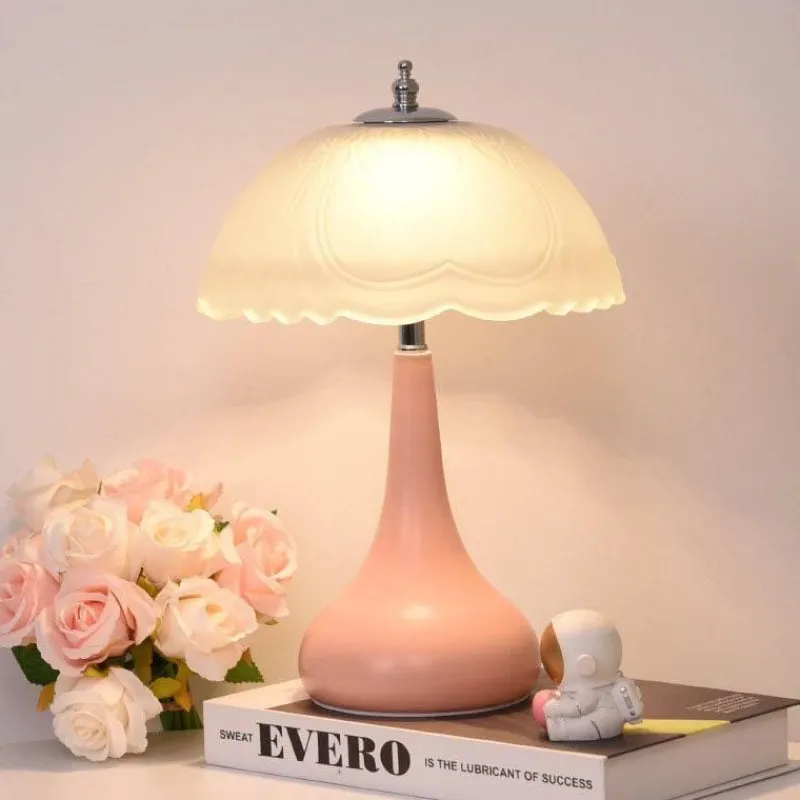 The Light Loft Beleuchtung-Romantische cremefarbene Tischlampe – elegantes Beleuchtungsdekor für Zuhause
