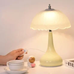 The Light Loft Beleuchtung-Romantische cremefarbene Tischlampe – elegantes Beleuchtungsdekor für Zuhause