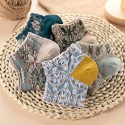 Damen Everly u0026 Lace Damenbekleidung-Rosedale Flora Socks – Bequeme Socken mit Blumenmuster