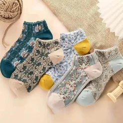 Damen Everly u0026 Lace Damenbekleidung-Rosedale Flora Socks – Bequeme Socken mit Blumenmuster