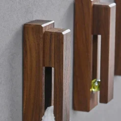 Tranquil Waters Badezimmer-Rustikale Handtuchhaken aus Holz – Badezimmer-Organizer-Ständer