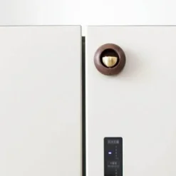 The Gilded Nest Wohndeko-Rustikale Türklingel aus Massivholz – süße Hängedekoration