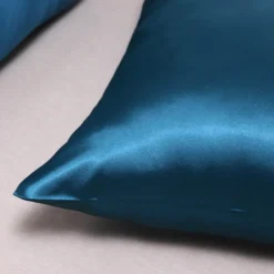 The Lounge Loft Bettzeug|Möbel-Satin-Kissenbezug – luxuriös weicher Schlaf-Essential