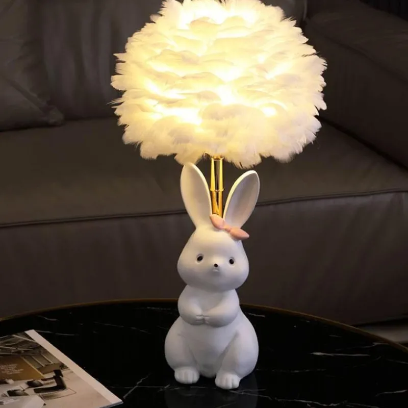 Illuminate Home Beleuchtung-Schicke Tischlampe mit Kaninchenfedern – dekorative Akzentbeleuchtung