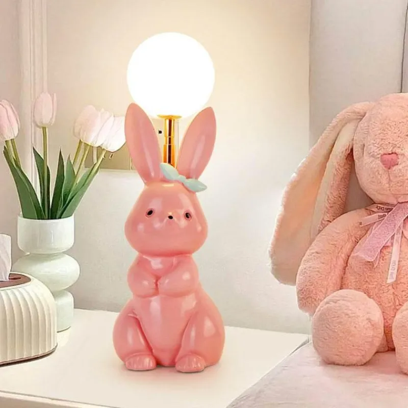 Illuminate Home Beleuchtung-Schicke Tischlampe mit Kaninchenfedern – dekorative Akzentbeleuchtung