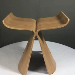 Cozy Living Möbel-Schmetterlingshocker aus Walnussholz – Hochwertige Akzentmöbel aus Holz