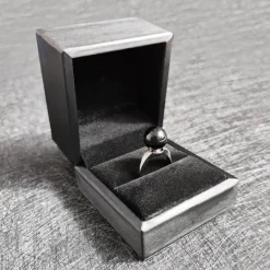 The Outdoor Vault Heimwerkzeuge|Outdoor & Garten-Schmuck mit versteckter Klinge – Versteckter Messerring mit schwarzer Perle