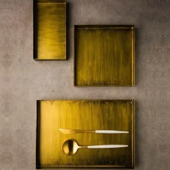 The Decor Haven Küche & Esszimmer-Serviertabletts aus goldenem Metall – luxuriöse dekorative Tabletts für das Esszimmer