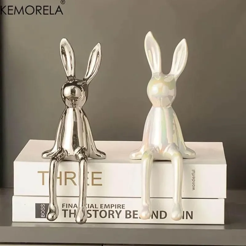 Plates u0026 More Küche & Esszimmer-Sitzendes Kaninchen-Ornament aus Keramik – luxuriöser Wohndekor-Akzent