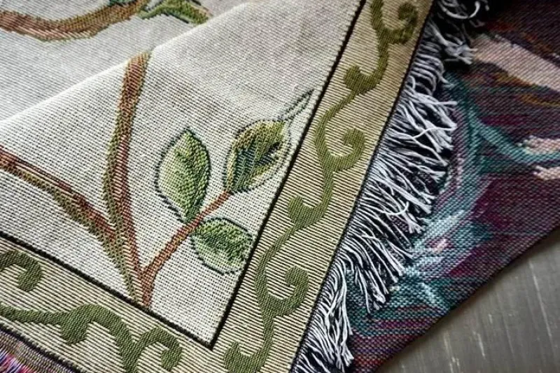 Snug u0026 Soft Bettzeug-Strickdecke mit Blumen und Vögeln – Moderne Winterdecke