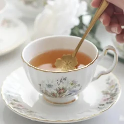 Feast u0026 Flair Küche & Esszimmer-Teeservice aus Bone China: Teekanne, Teetasse, Untertasse, Obstteller, Tablett, Becher und Geschirr