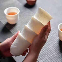 Plates u0026 More Küche & Esszimmer-Teetassen-Set aus Knochenporzellan mit Ziegenmotiv – süße Keramiktassen mit Fat-Jade-Design