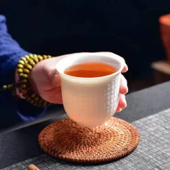 Plates u0026 More Küche & Esszimmer-Teetassen-Set aus Knochenporzellan mit Ziegenmotiv – süße Keramiktassen mit Fat-Jade-Design