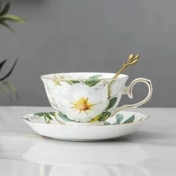 Plates u0026 More Küche & Esszimmer-Teetassen-Set aus Porzellan mit Blumenmuster – elegantes Trinkgeschirr mit Untertasse und Löffel