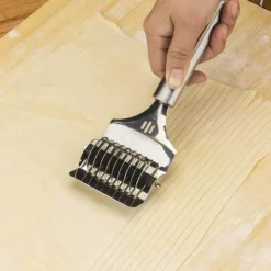 The Culinary Kit Küche & Esszimmer-Teigschneider aus Edelstahl, Nudelmaschine – Küchenwerkzeug