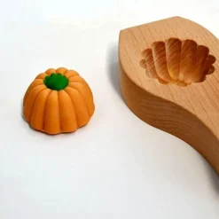 The Culinary Kit Küche & Esszimmer-Teigtaschenformer aus Holz – Mondförmige Form für selbstgemachte Teigtaschen