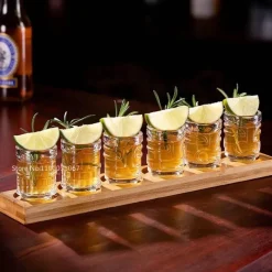 Plates u0026 More Küche & Esszimmer-Tiki-Schnapsgläser-Set mit Tablett – Mini-Cocktail-Zubehör, 50 ml