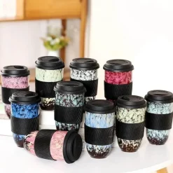 Plates u0026 More Küche & Esszimmer-Tragbarer Keramikbecher mit Deckel – Kaffee- und Teetasse für Paare