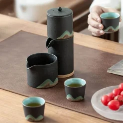 The Cozy Mug Küche & Esszimmer-Tragbares Bergteekanne-Set – Reise-Keramikteekanne mit 3 Tassen